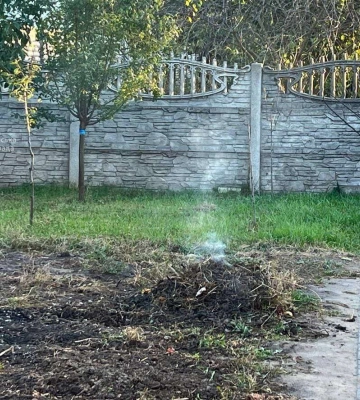 Розпалювати багаття, палити сухостій заборонено. Підпал сухої трави нині прирівнюється до диверсії