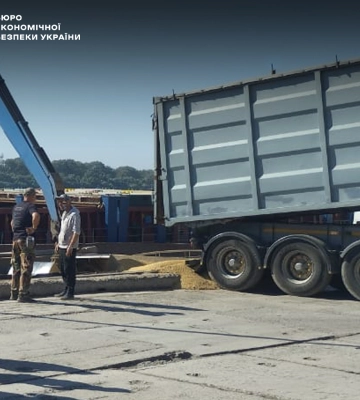 На Одещині компанія експортувала сою, "забувши" про податки: арештовано 4 тисяч тонн бобів (ФОТО)