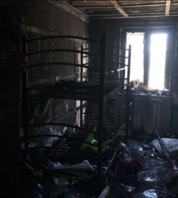 В Донецкой области женщину с тремя детьми спасли от пожара соседи