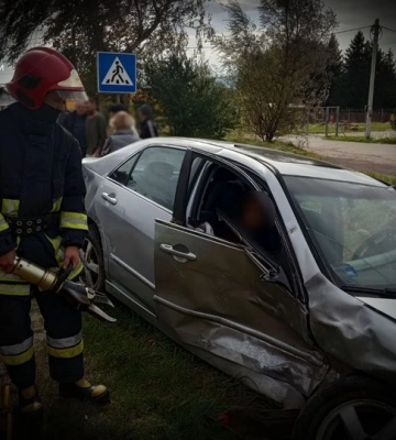 На Дрогобиччині деблокували пасажирку з понівеченого авто