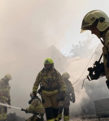 Під Києвом ліквідували масштабну пожежу на складах
