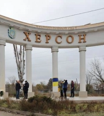 Херсон під російською атакою: вибухи чути у центрі міста