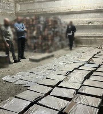 Двое граждан Румынии переправляли через Одессу в ЕС героин в контейнерах с финиками. Их задержали. ВИДЕО+ФОТОрепортаж