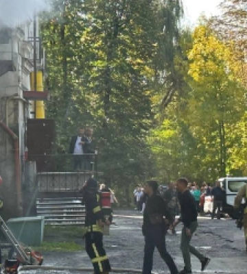 У Львові гасили пожежу у пологовому (ФОТО)