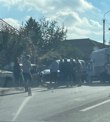 На Волині авто сімейної медицини врізалося в учбову автівку