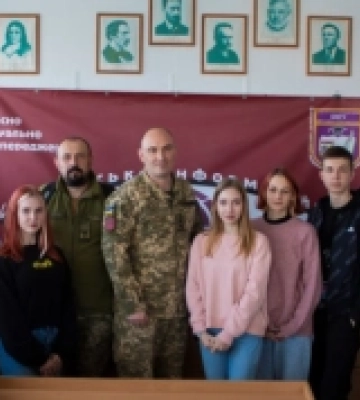 Студенти рівненського приватного університету знайомилися зі специфікою роботи пресофіцерів