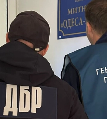 Голову митного посту &quot;Міжнародний аеропорт «Одеса»&quot; підозрюють в хабарництві