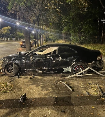 У Дніпрі водій розтрощив Audi об паркан