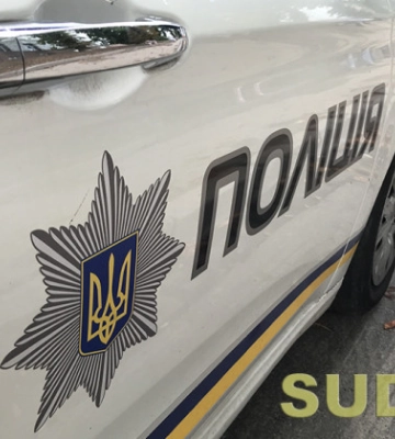 Пришла «вызволять» отца из военкомата: в Одессе женщина со стулом напала на работников ТЦК и СП