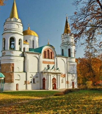 Із найдавнішого храму Чернігова прибрали імперську символіку