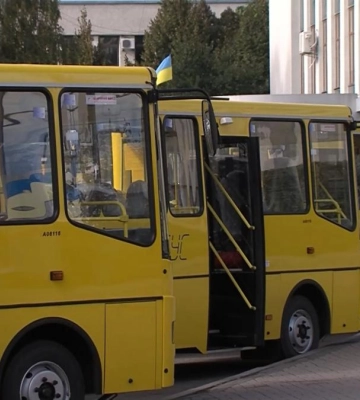 Громади Рівненщини отримали шкільні автобуси