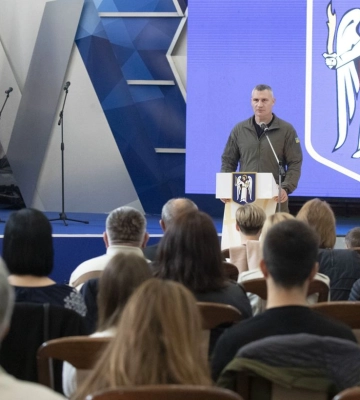 Семьи погибших киевлян-военнослужащих получили награды от громады Киева