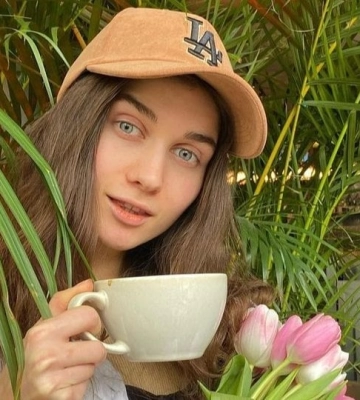 Jerry Heil розповіла, скільки коштує її навчання у США