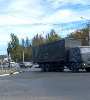 Біля Керчі помітили ще одну автоколону військової техніки рф — ЗМІ