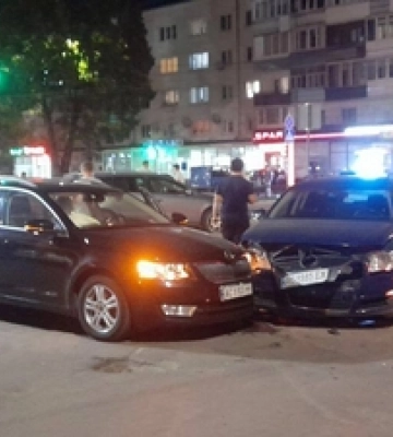 У Луцьку лоб у лоб влупились Skoda і Volkswagen 