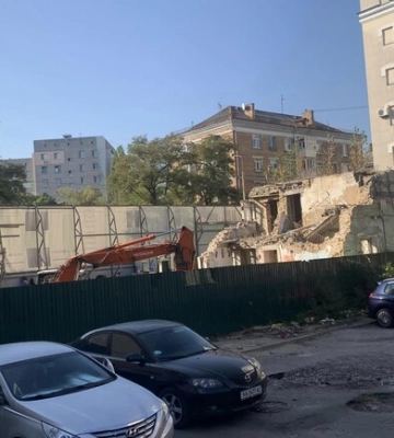 На Подоле разрушают лесопилку начала XX века