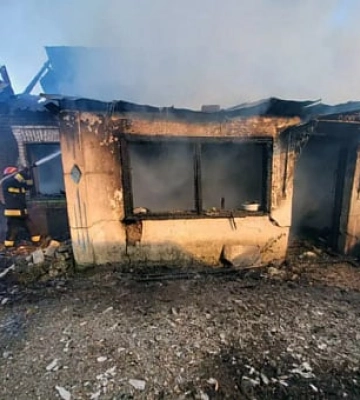 На Криворіжжі палав дах приватного будинку