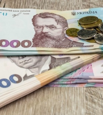Деяким пенсіонерам додатково виплатять по 2000 гривень: хто в списку