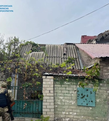 Росіяни знову влучили у приватний будинок у Херсоні