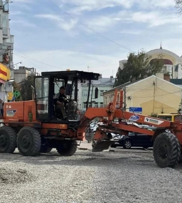 На Чорновола у Рівному розпочали ремонт тротуару