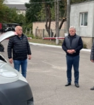 Працівники Волинської «екстренки» передали на передову реанімобіль