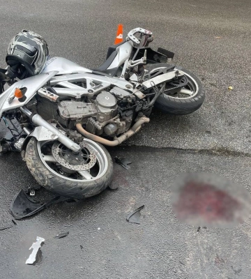Водій постраждав від зіткнення позашляховика з мотоциклом Suzuki у Харкові 
