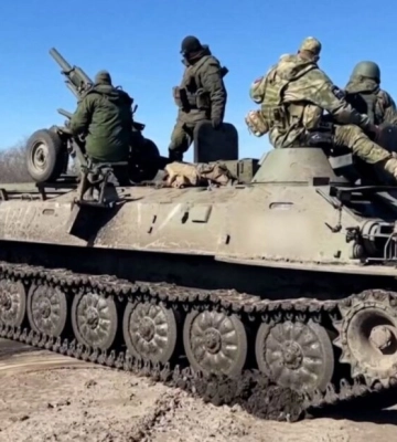 Загарбники кілька разів обстріляли передмістя Херсона, є руйнування