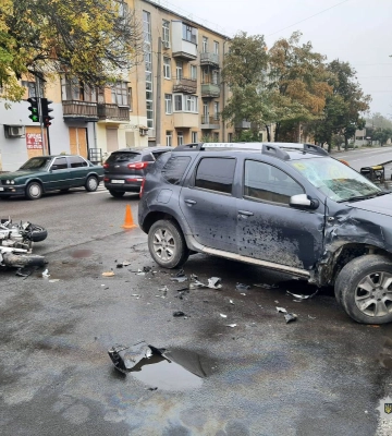 У Харкові сталася ДТП за участі автомобіля Renault Duster та мотоцикла Suzuki 
