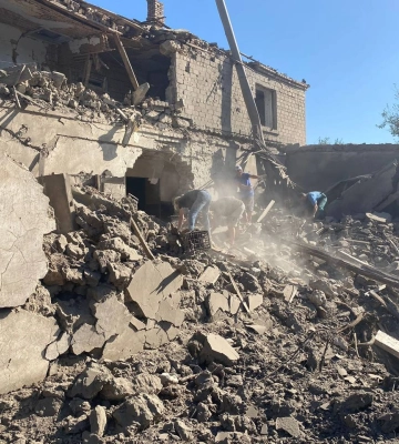 Загарбники кілька разів обстріляли передмістя Херсона, є руйнування