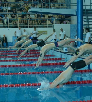 Мотивація відомими олімпійцями. У Дніпрі пройшли міські змагання з плавання