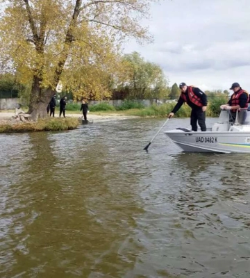 В Днепре на Воронцовском пляже из воды достали утопленника