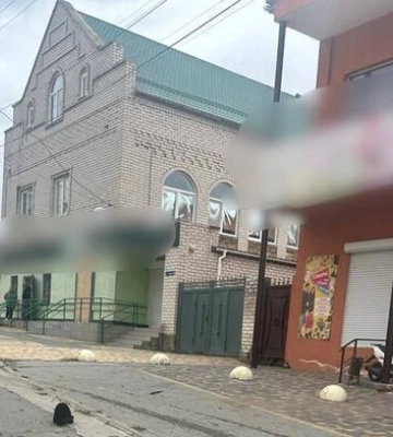 Очередной удар по Бериславу: россияне убили женщину, которая была на балконе