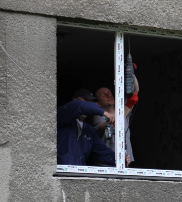 Після ракетного удару у гуртожитку Львівської політехніки почали замінювати вікна