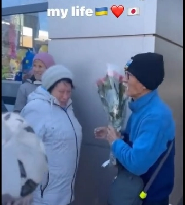 В Харькове пенсионеры поздравили японского волонтера Фуминори Цучіко (видео)