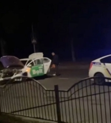 У Луцьку на Відродження зіткнулися «ауді» та авто таксі (відео)