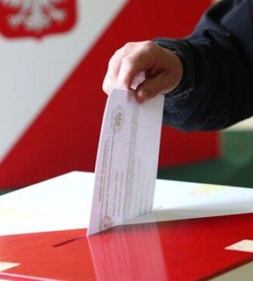Парламентські вибори у Польщі: чи зможе правляча партія перемогти завдяки “зерновій війні” з Україною