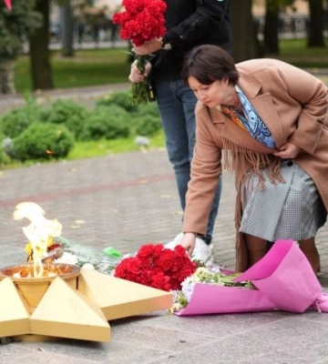 Оккупанты готовят Мелитополь к &quot;победобесным&quot; мероприятиям – в центре города устанавливают рашистскую стелу 