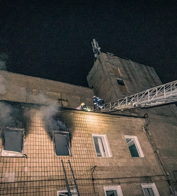 Пожар в театре музкомедии в Харькове ночью тушили полсотни бойцов ГСЧС 