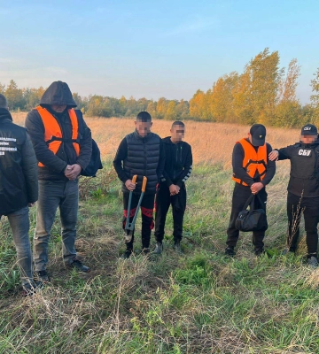 Двоє неповнолітніх вели чоловіків призовного віку в Угорщину 
