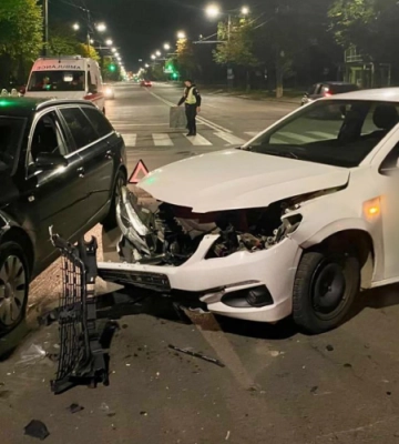 Водій «пежо» не надав перевагу в русі: повідомили деталі нічної ДТП у Луцьку