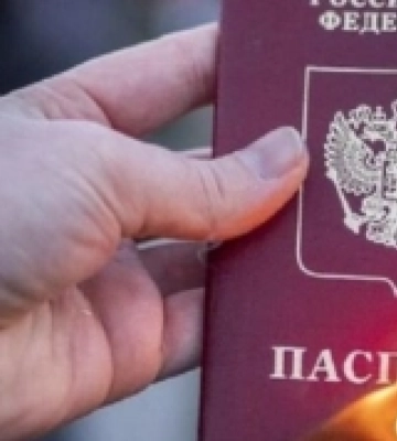 На загарбаній Херсонщині окупанти продовжують паспортизацію та погрожують відбирати дітей у батьків