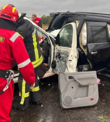Біля Дрогобича зіткнулися Land Cruiser та Volkswagen - троє загиблих, п&#039;ятеро травмованих