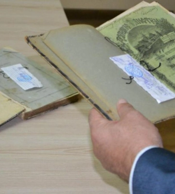 Рівненські митники передали обласному краєзнавчому музею культурні цінності