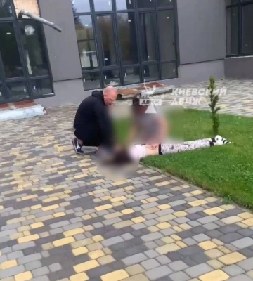 Очередное самоубийство в Киеве: 12-летняя девочка выпала из окна 22 этажа, видео