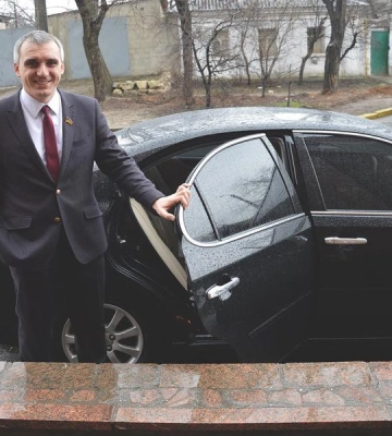 Миколаївські посадовці витратили 35 тисяч гривень на магнітолу для Lexus 