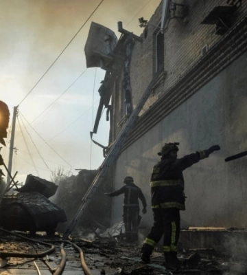 Російські загарбники вдарили по об&#039;єкту критичної інфраструктури у Херсоні