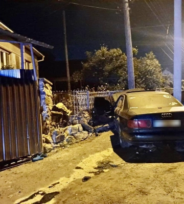 В Ужгороді п&#039;яний водій Audi влетів в огорожу