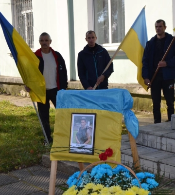 На Глухівщині провели в останню путь захисника Віталія Дрогальчука