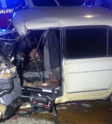 Під Львовом 6 людей постраждали у ДТП: одного з водіїв "вирізали" з авто