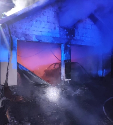 У Львівському районі згорів автомобіль у гаражі